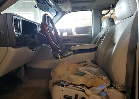 2006 Cadillac Escalade Luxury z USA, uszkodzony, nr VIN 1GYEC63N36R133504